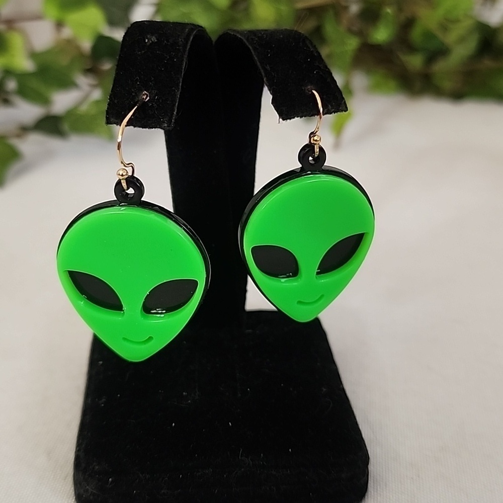 Resin Green with Black Alien Face Earrings - Picture 5 of 9
